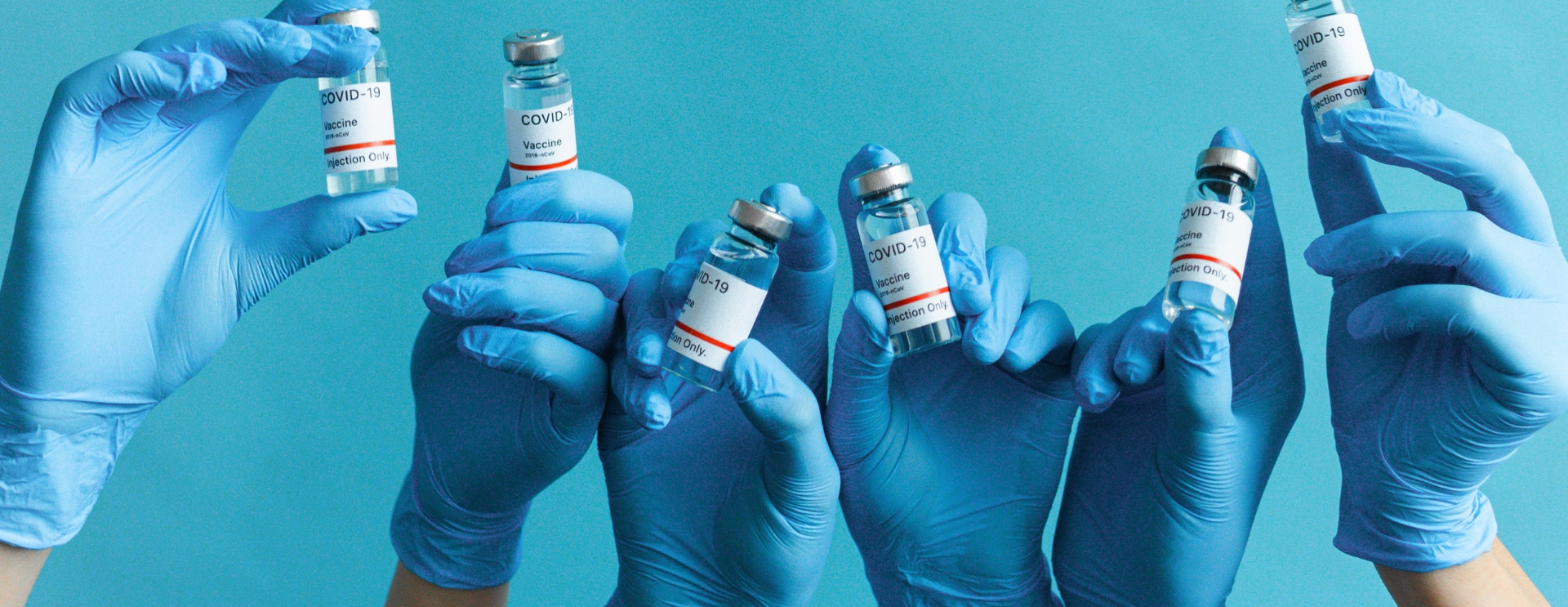 Fides stroopt de mouw op